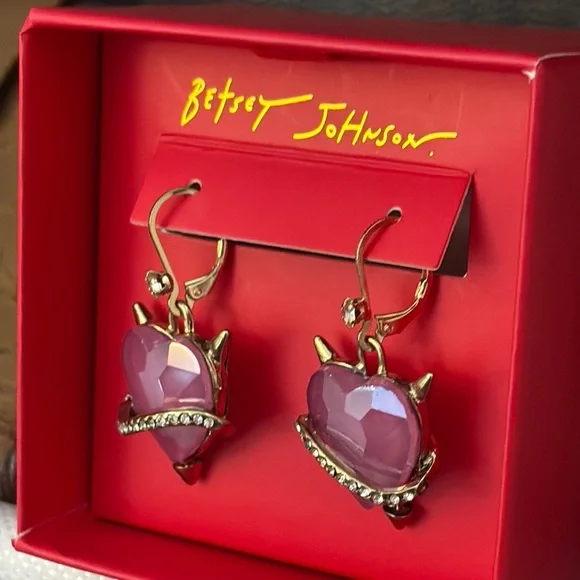 Betsey Johnson Pink and Gold Heart Earrings NWT - Picture 3 of 4